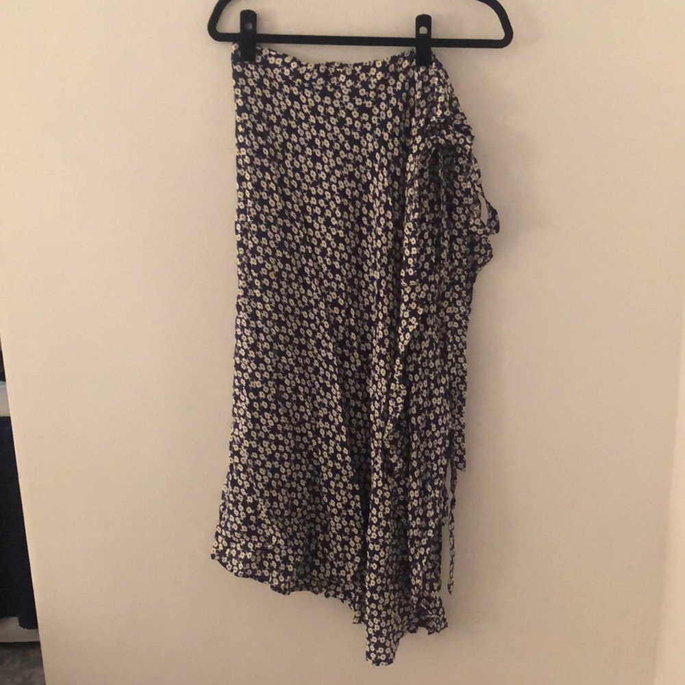 Reformation ties wrap skirt (size small) with navy and white flower pattern!